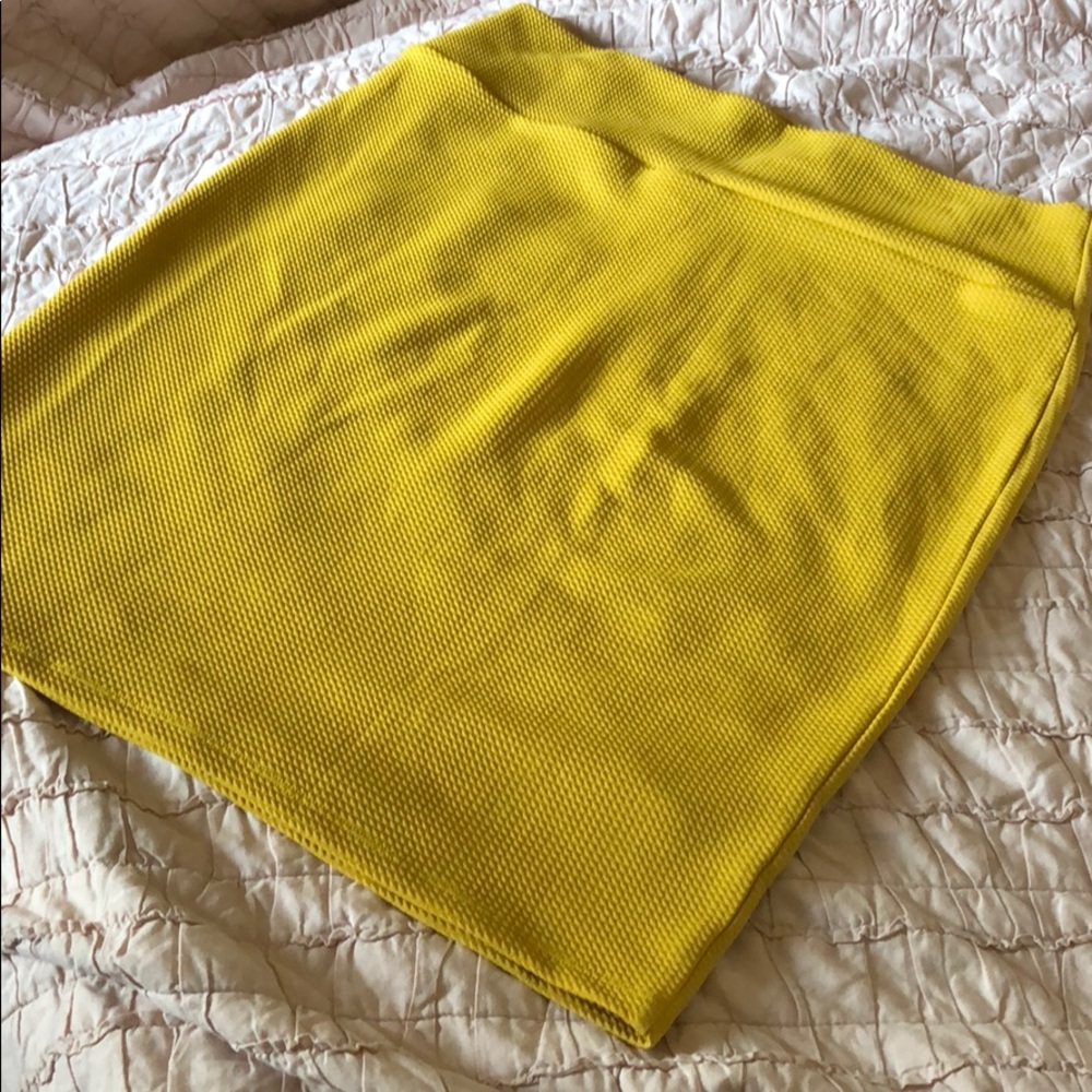 Mustard pencil skirt